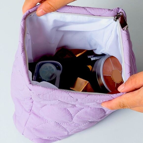 Lavender Quilted Heart Makeup Bag NWOT - Picture 2 of 3